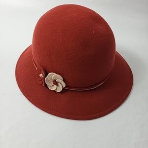 Sus-ELLE Chapelier Vintage Wool Doeskin Felt Hat with Flowers
